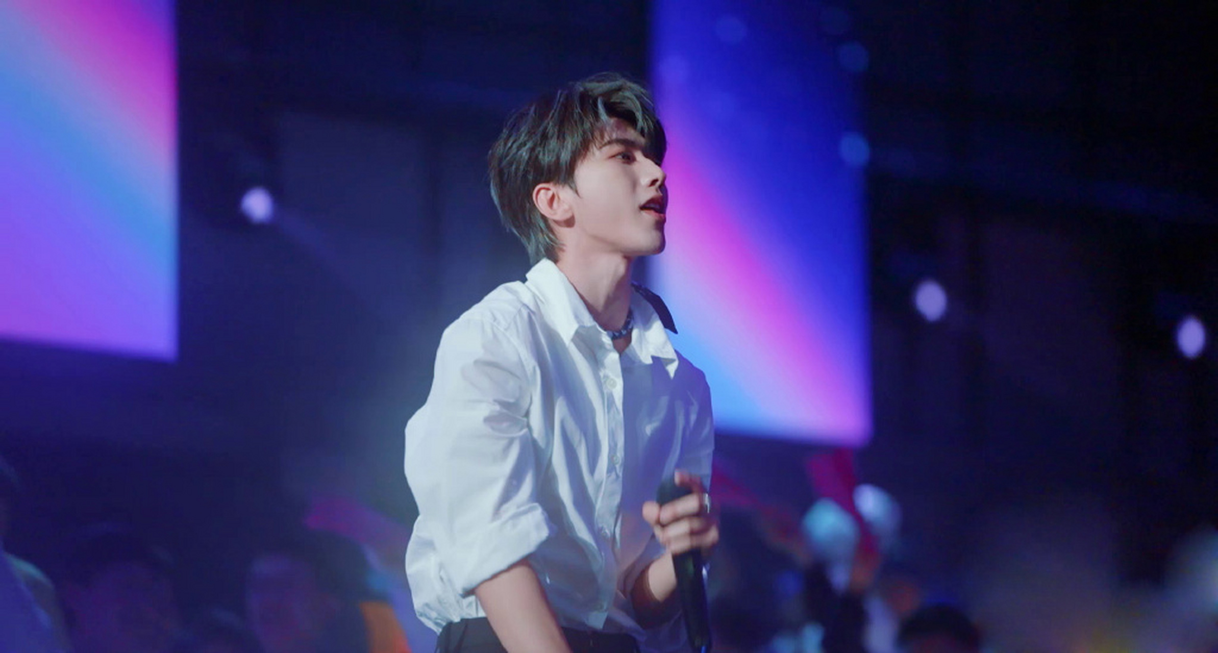 关于阿扎伦卡回归赛场，挺进下一轮首场状态亮眼，独行侠观众沸腾！的信息