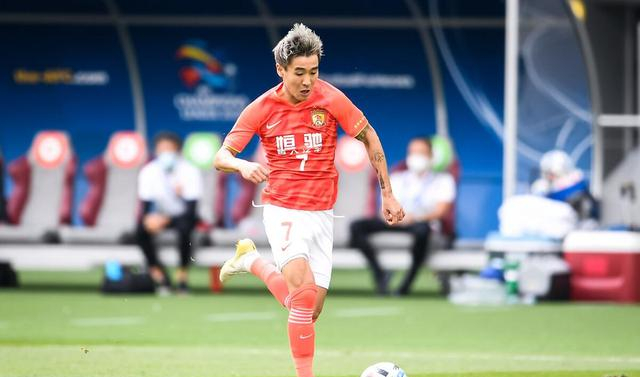 关于转折点上海海港回应争议；德甲赛后攻防权衡；态度坚定；轮换策略成焦点的信息