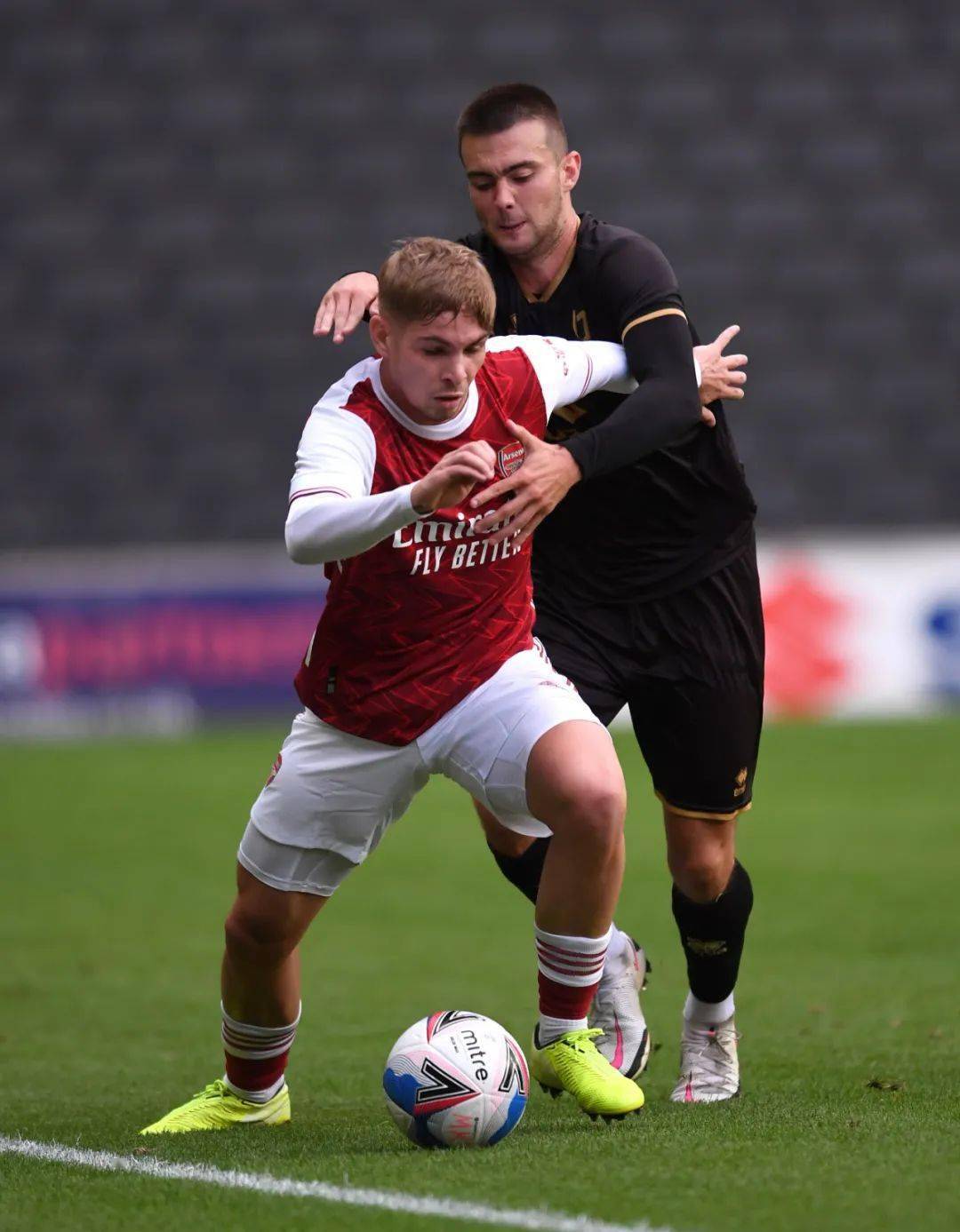 包含拜仁慕尼黑内部会议纪要流出：赛前防线松动，社区盾使命明确，训练强度明显提升的词条